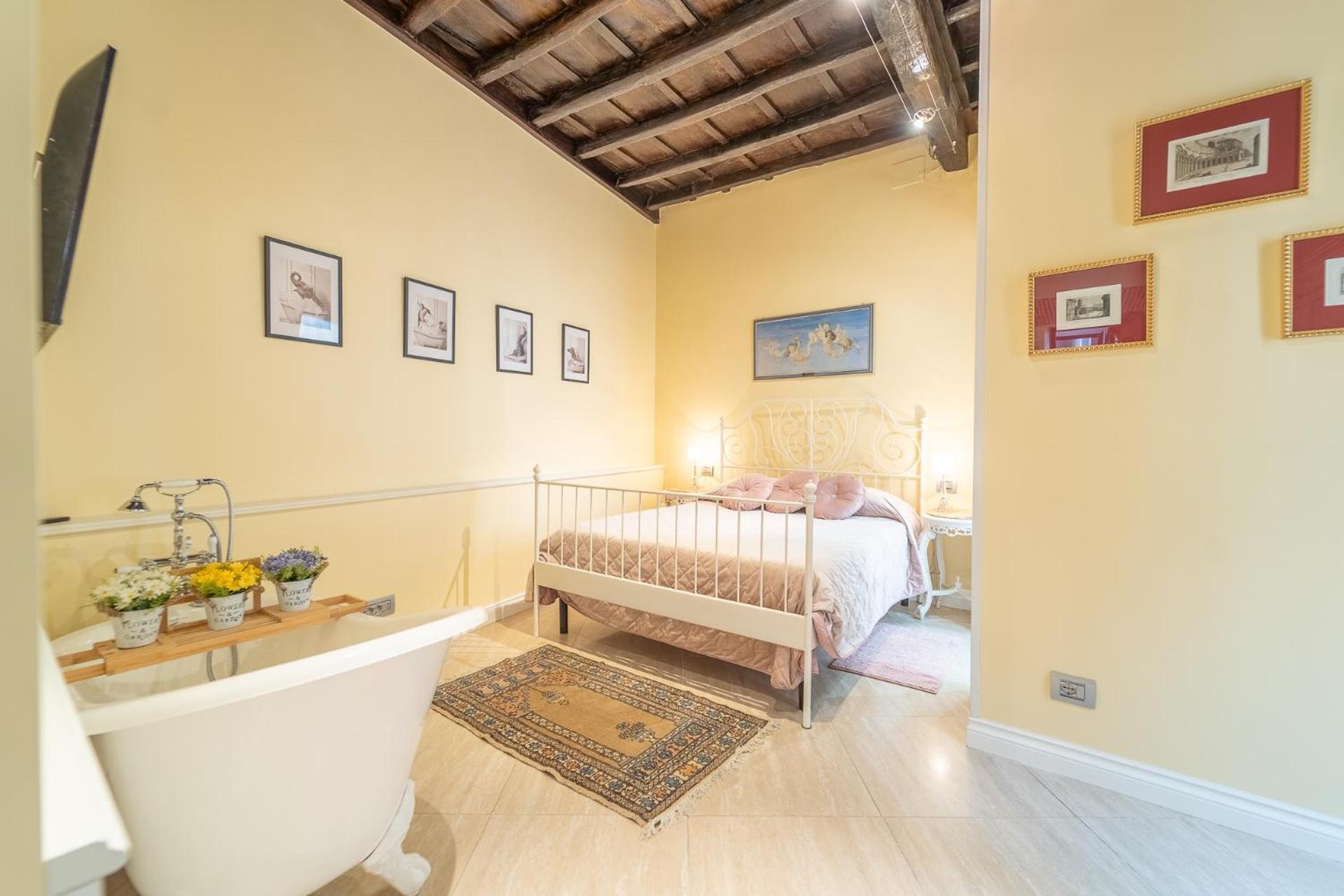 Appartement Secret Luxury Retreat In The Heart Of The Ghetto By Houseeds